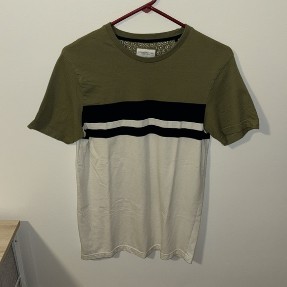 Denim & Flower T-Shirt 👕 - Men’s size small - Picture 2 of 5